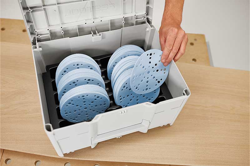 Un Systainer, in cui si trovano diversi abrasivi Granat