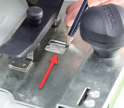 Tacca sulla piastra di guida