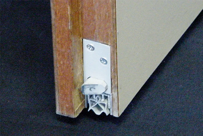 Fresatura di guarnizione porta automatica