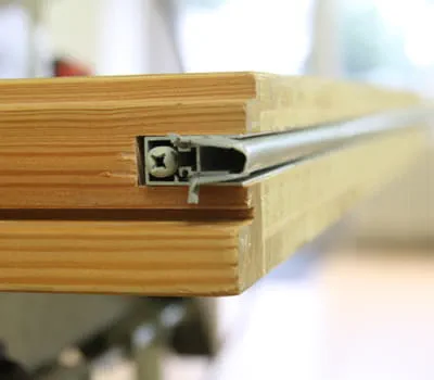  Avvitamento guarnizione porta nella scanalatura