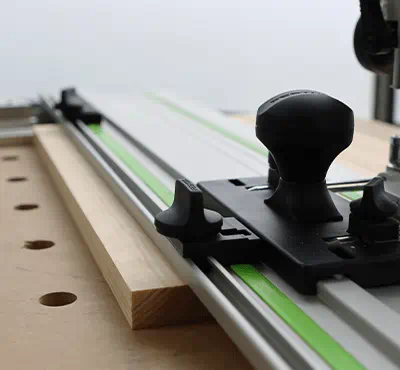 Posizionare il limitatore di guida