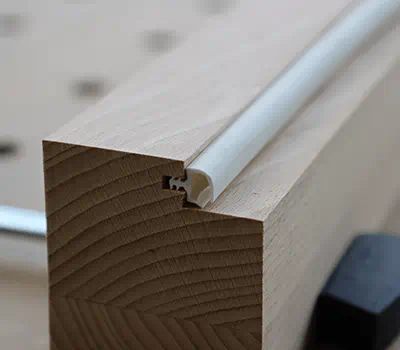 Inserimento guarnizione porta