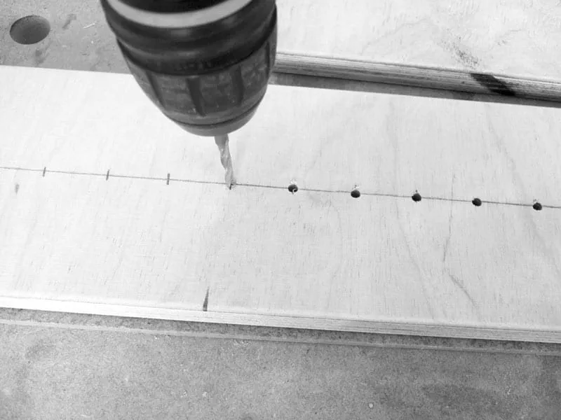 Esecuzione di fori per viti a testa svasata M5