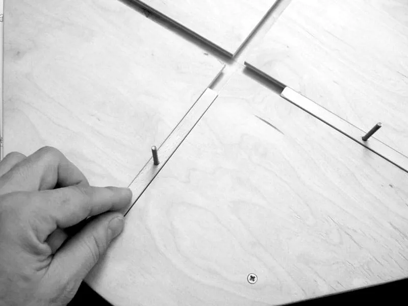 Introduzione listelli di guida nella scanalatura