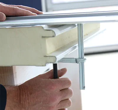 Fissaggio del materiale con morsetti