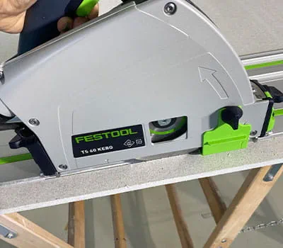 Taglio di cartongesso