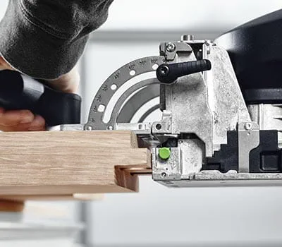 Contrassegnare la posizione desiderata del tassello e lavorare utilizzando la finestrella