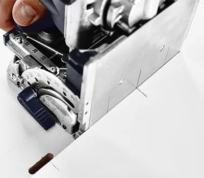 Tacca sulla parte superiore della fresatrice per giunzioni