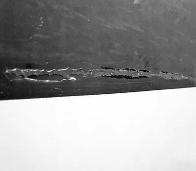 I graffi che abbiano trapassato lo strato in Gelcoat non si potranno riparare con la sola levigatura e lucidatura.