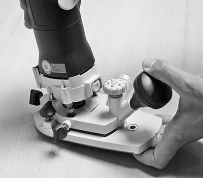 Collegamento della macchina con il piano di appoggio