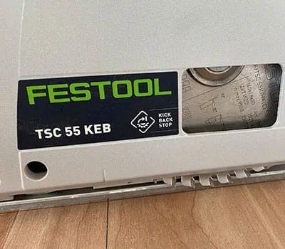 Posizionamento sega circolare a cappa oscillante