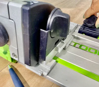 Fissaggio battuta sul davanti