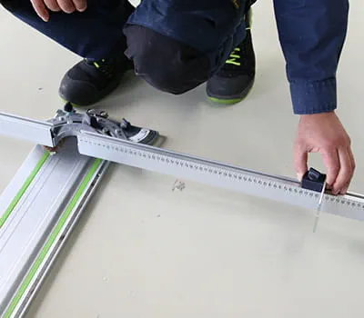 Regolazione della larghezza sulla battuta angolare