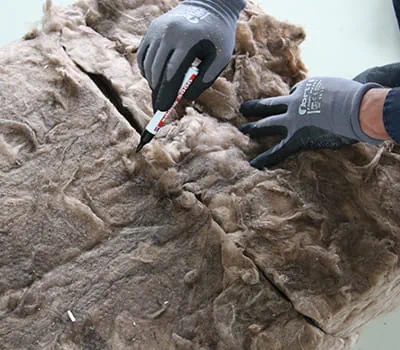 Trasferimento dei contrassegni sui due lati del materiale isolante