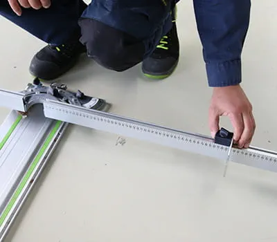 Regolazione della larghezza sulla battuta angolare