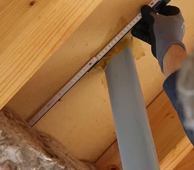 Misurare la quota residua rispetto alla mezzeria del tubo.