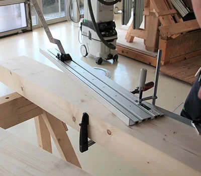 Fissaggio dei binari di guida