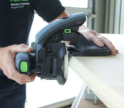 Mostrare appieno la forza della levigatrice per bordi