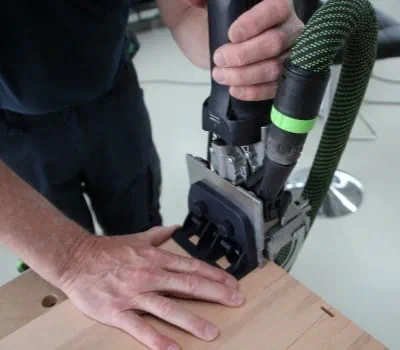 Collegamento del basamento/coperchio con i fianchi