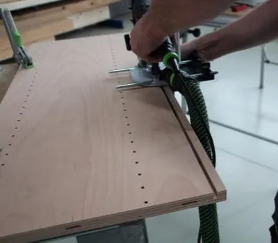 Fresare la scanalatura per parete posteriore