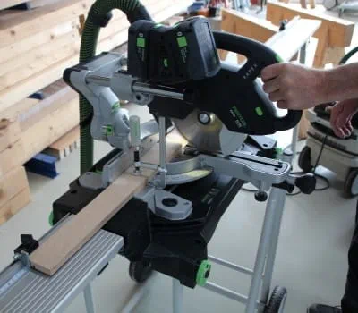 Tagliare le parti anteriori, posteriori e laterali