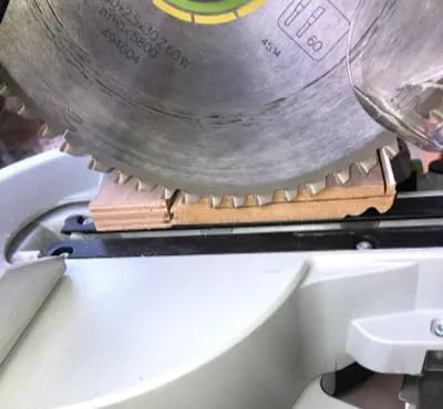 Regolazione della profondità da intagliare/2