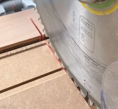 Intaglio di scanalature