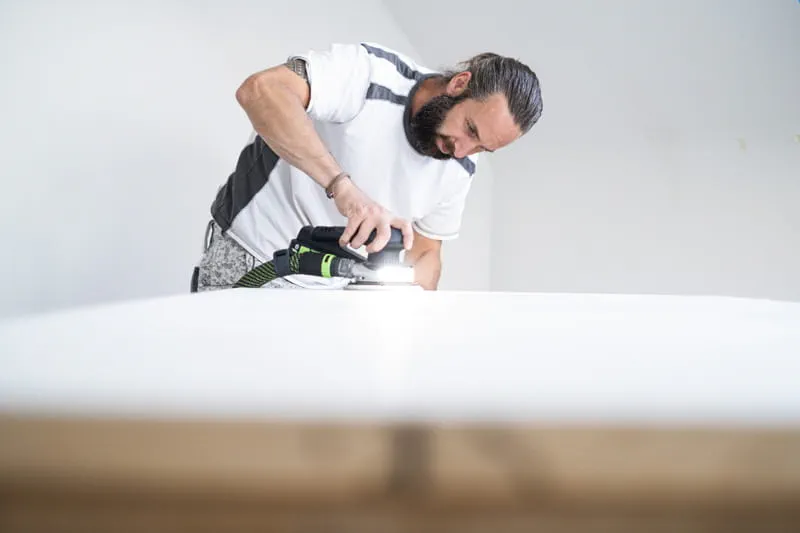 Preparazione di una porta in legno rivestita