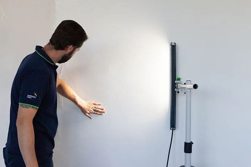Controllo della superficie con la luce di controllo STL 450 Festool