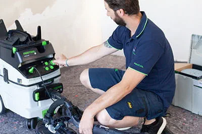 Lavorare senza polvere con l'unità mobile d'aspirazione Festool
