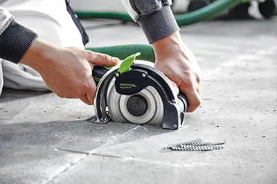 Il sistema di taglio a mano libera DSC-AG 125 FH o la versione a batteria DSC AGC 125 FH sono adatti alla riparazione di crepe senza polvere.