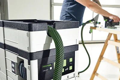 Interazione ideale con gli utensili a batteria Festool. Comodo e veloce: accensione automatica dell'aspiratore tramite la batteria Bluetooth® .