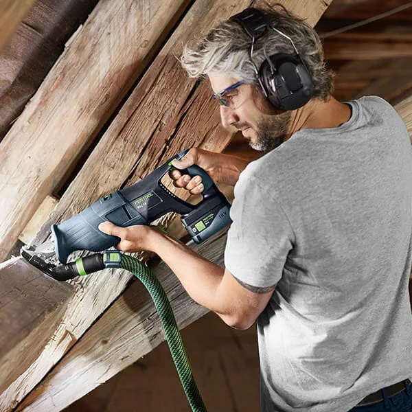 La nuova sega alternativa a batteria RSC 18 di Festool in uso