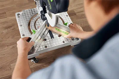 La nuova sega per listelli a batteria SYMC 70 di Festool