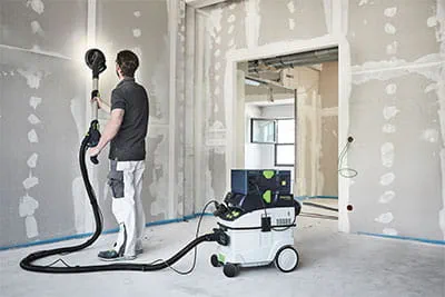 La SYS-PowerStation con la levigatrice a stelo PLANEX LHS 2 225. 