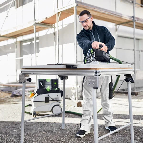Tagliare pannelli in gessofibra all'aperto con la TS 60 K in combinazione con la SYS-PowerStation